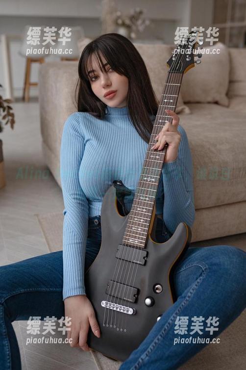 Alina Becker的白丝原图分享，谁说白色就一定清纯呢？